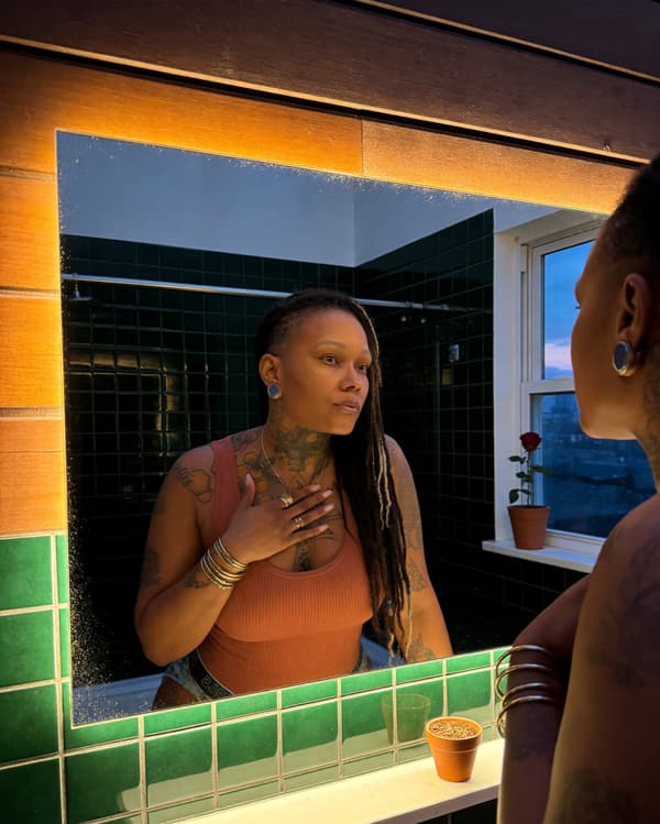 Mirror & Vitamins